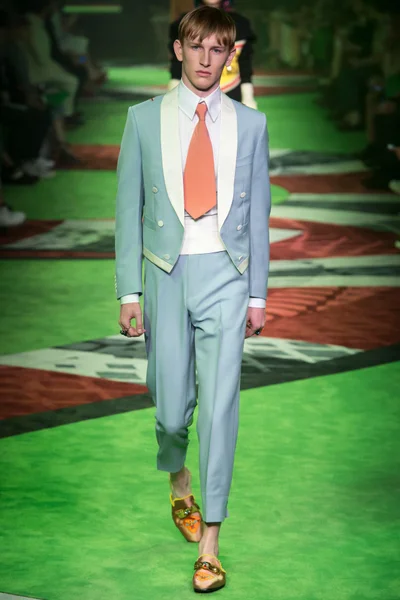 Look 50